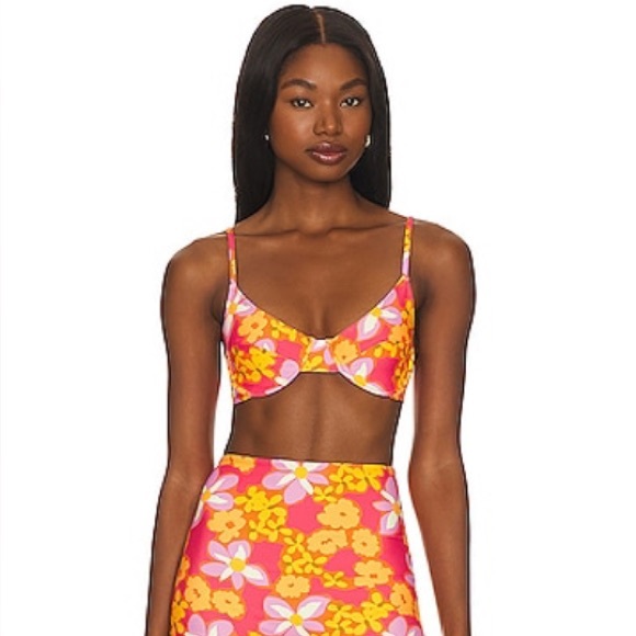 STONE FOX SWIM ❤️‍🔥 CONCH BIKINI TOP IN LEI LEI NWT